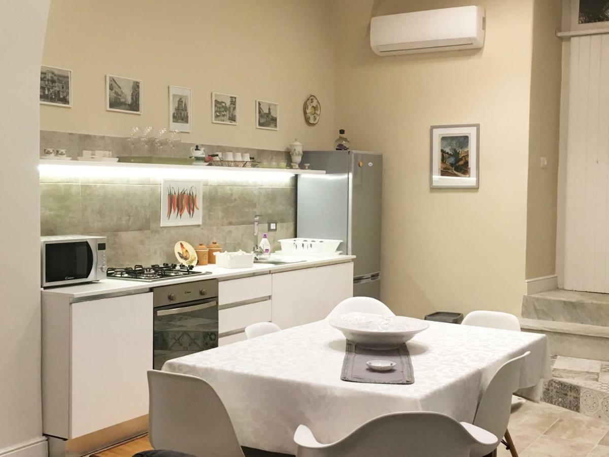 Dimora Del Papa Apartment Катания Екстериор снимка
